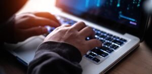 Hackers ligados à China davam acesso a e-mails roubados, segundo FBI