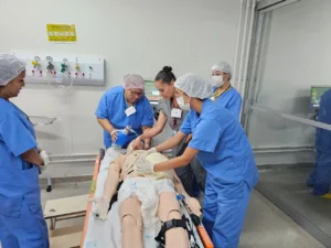 Hospital Regional de Santa Maria capacita equipes para emergências obstétricas