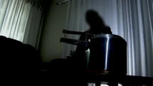 Mulher ganha panela de brinde e tem conta bancária invadida; entenda