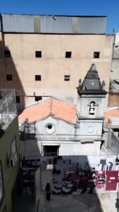 Artefatos arqueológicos são encontrados sob asfalto em área de antigo cemitério da Liberdade, em SP