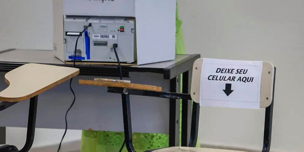 Eleitores formam filas em Fortaleza antes da abertura das urnas
