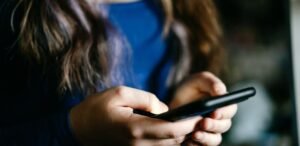 Abuso infantil por IA cresce e supera total de 2025