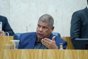 Polícia afasta três delegados, investigador e carcereiro após suspeitas de regalias a Milton Leite