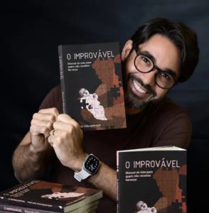 Marcelo Albuquerque lança livro em Goiânia
