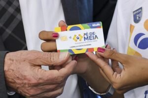 Pé-de-Meia paga sétima parcela de R$ 200 a estudantes nesta segunda