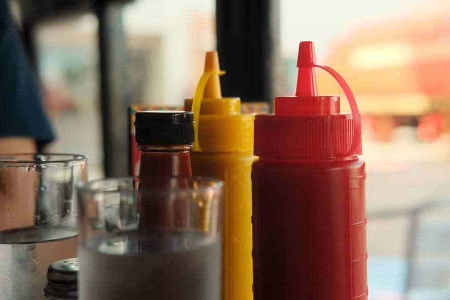 SP adia proibição de bisnagas de catchup e outros molhos em bares e restaurantes para 2027