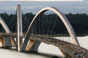 DER-DF reduz de duas para uma as faixas reversíveis na Ponte JK