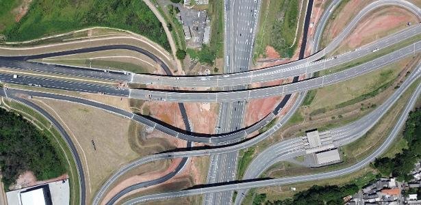 Governo obriga operadoras a compartilhar sinal de internet em rodovias a partir de 2027