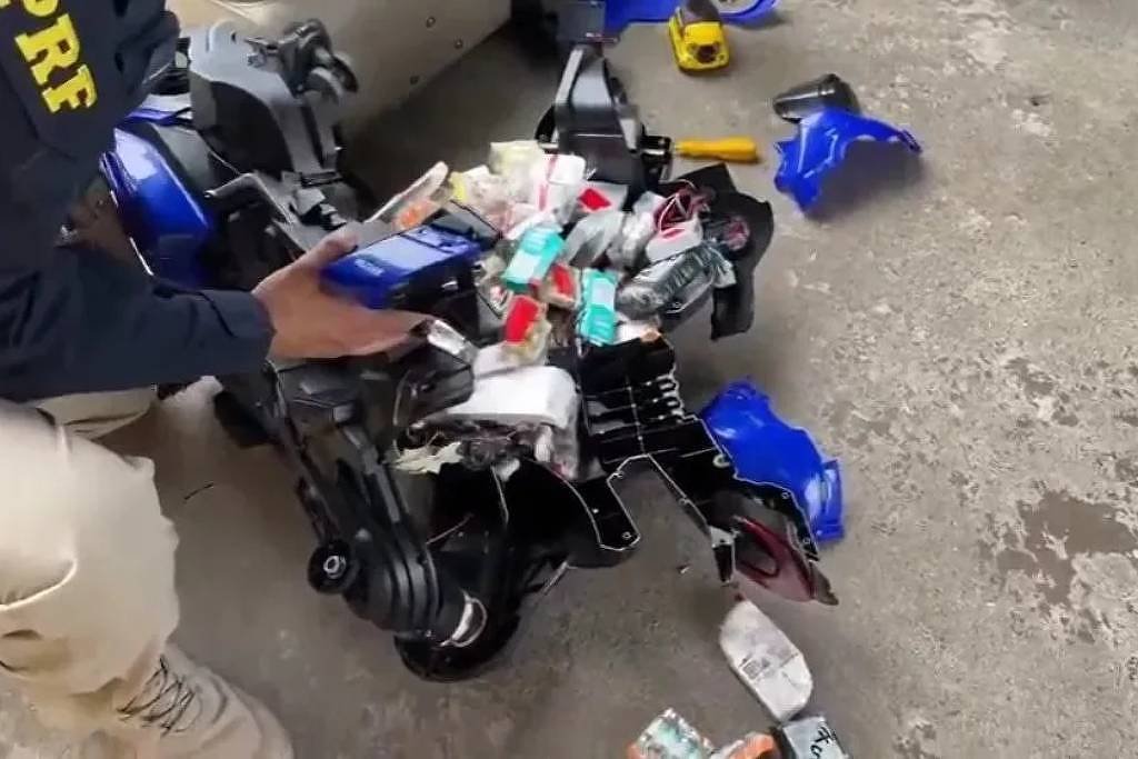 Polícia Rodoviária Federal encontra remédios para emagrecimento dentro de moto infantil