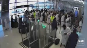 Aeroporto da capital saudita fecha após ataques houthis
