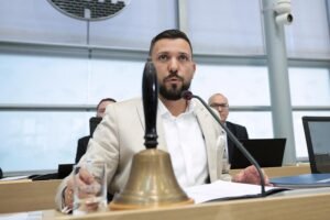 Extrema direita elege seu 1º presidente de Parlamento na Alemanha desde 1945
