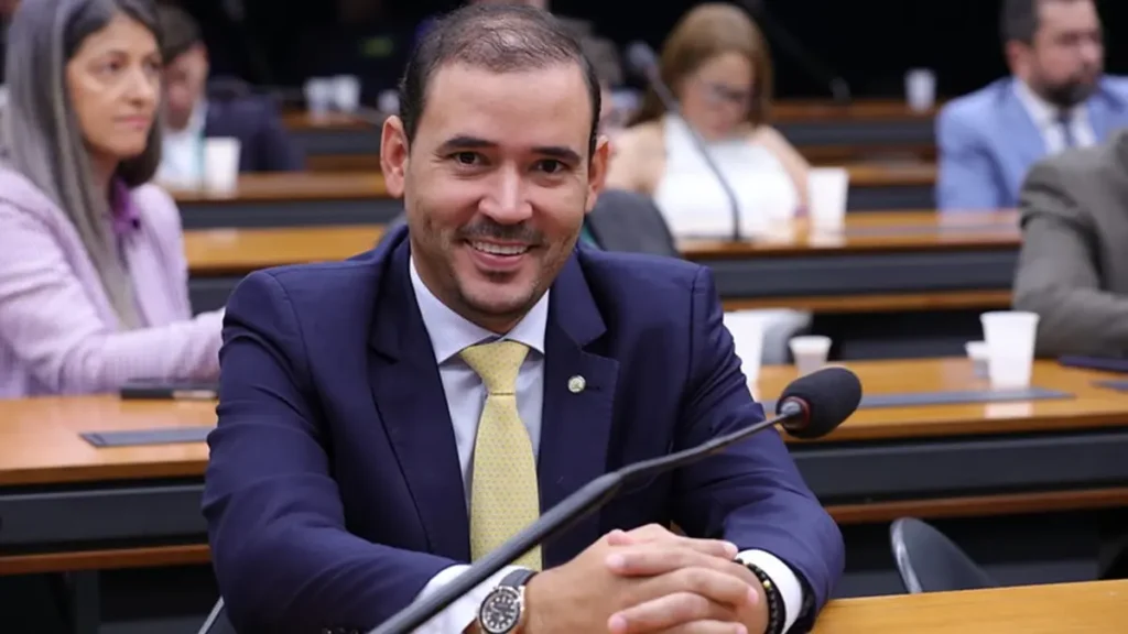 Natural de Goiânia, Vicentinho Júnior vai governar o Tocantins