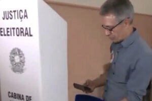 Justiça Eleitoral convoca Zema para novo depoimento sobre celular na cabine de votação